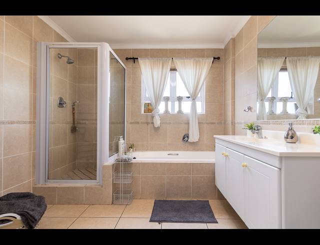 3 BEDROOM APARTMENT FOR SALE IN BEACHFRONT